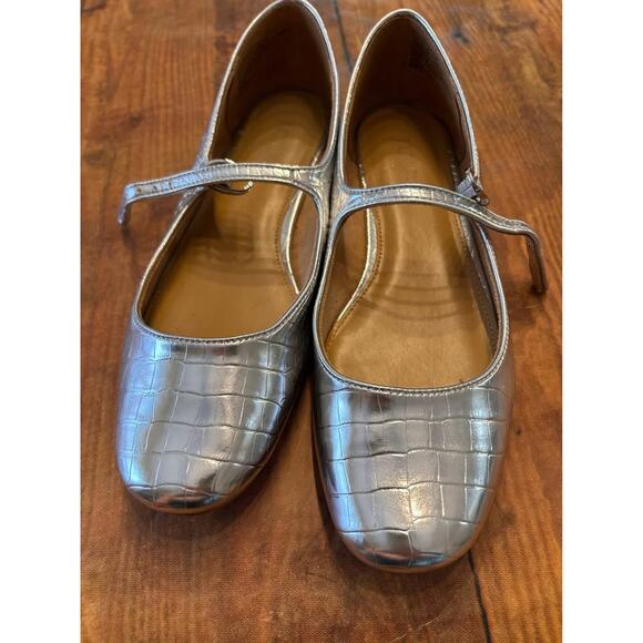 Sz 7 - J Crew Silver Crocodile Ballet Flats - Picture 1 of 4